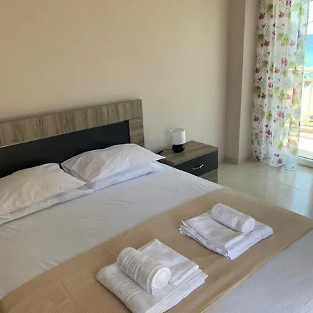 Vakantiehuis Breeze - Cozy Beachfront Lux - Listen Piano & The Waves *