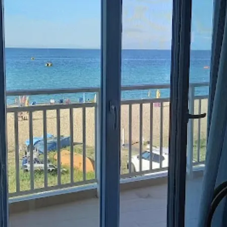 Breeze - Cozy Beachfront Lux - Listen Piano & The Waves Vakantiehuis Flogita
