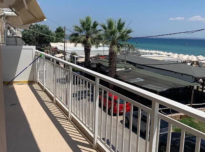 Breeze Lux Halkidiki -beachfront - Listen Piano & The Waves *