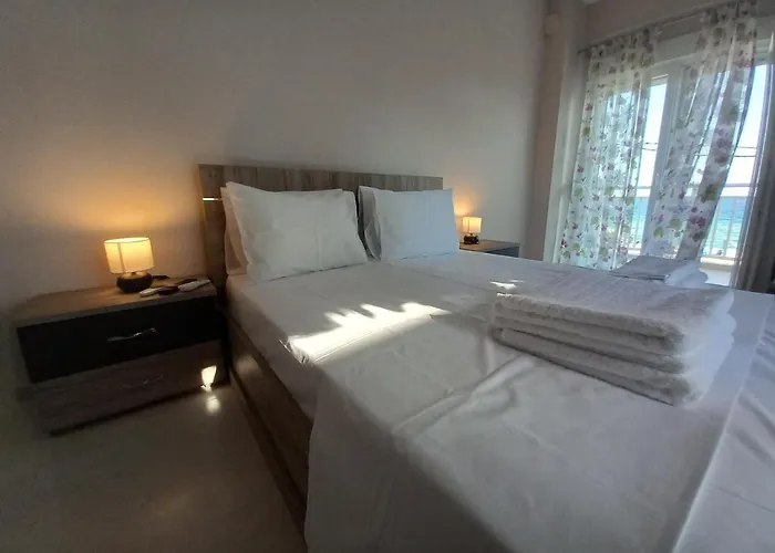 Breeze Lux Halkidiki -beachfront - Listen Piano & The Waves *